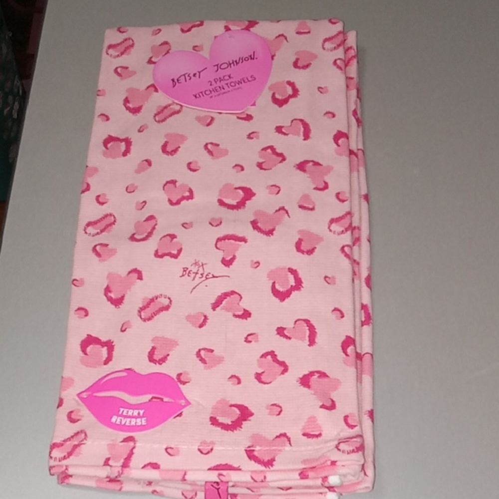 Betsey Johnson Valentines Day Kitchen Towel Set 🩷🩷🩷